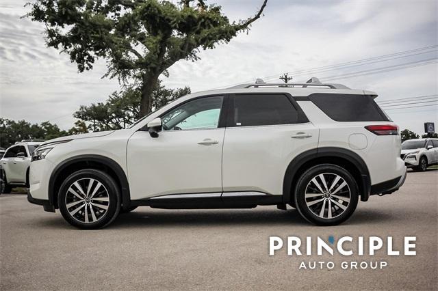 Photo of 2024 Pearl White Tri-Coat Nissan Pathfinder