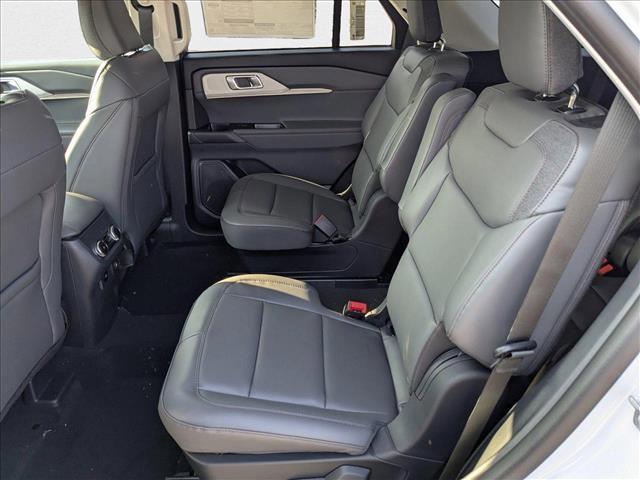 Photo of 2025 Space White Metallic Ford Explorer