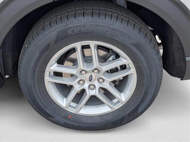 Photo of 2025 Star White Metallic Tri-Coat Ford Explorer