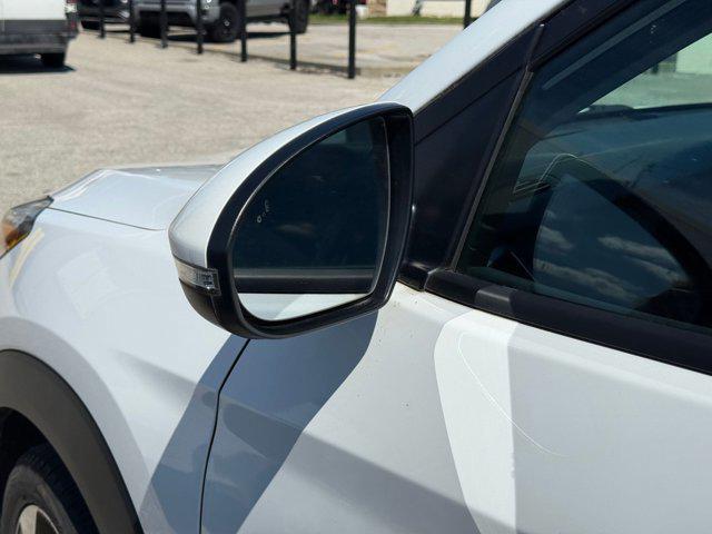 Photo of 2017 Dazzling White Hyundai TUCSON