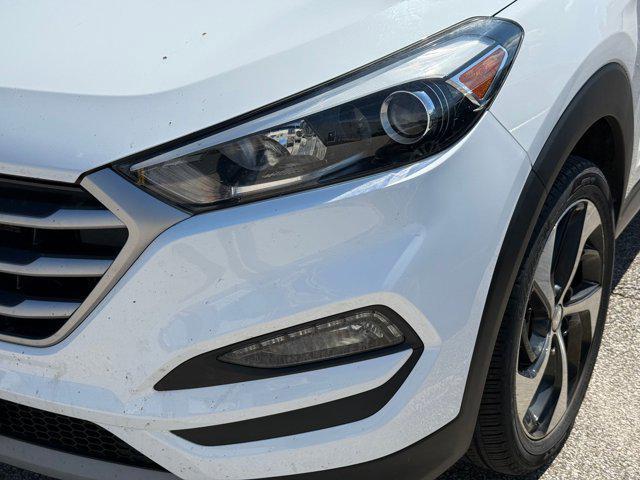 Photo of 2017 Dazzling White Hyundai TUCSON