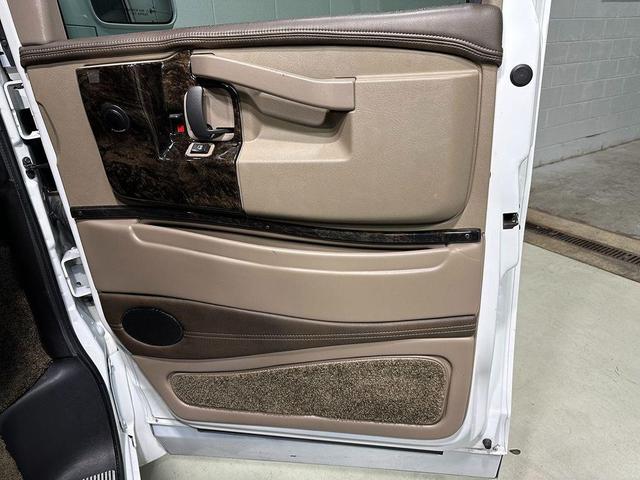 Photo of 2016 Summit White Chevrolet Express 2500