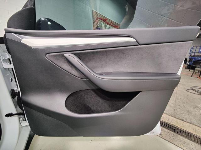 Photo of 2022 Pearl White Multi-Coat Tesla Model Y