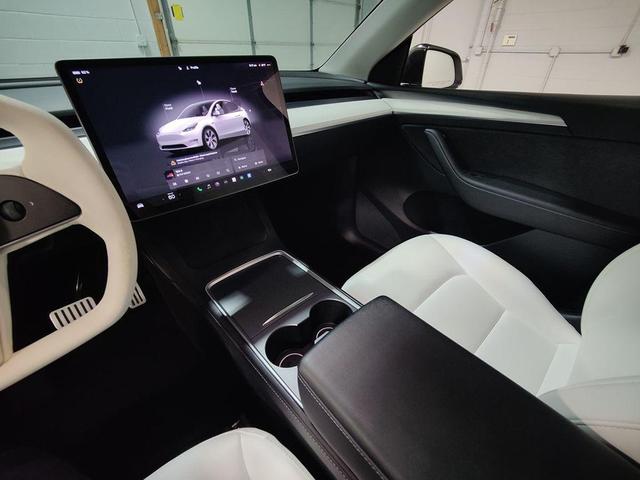 Photo of 2022 Pearl White Multi-Coat Tesla Model Y