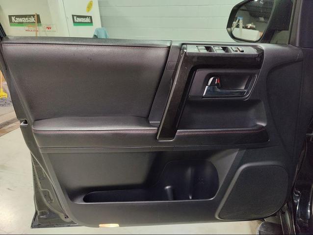Photo of 2015 Attitude Black Metallic Toyota 4Runner