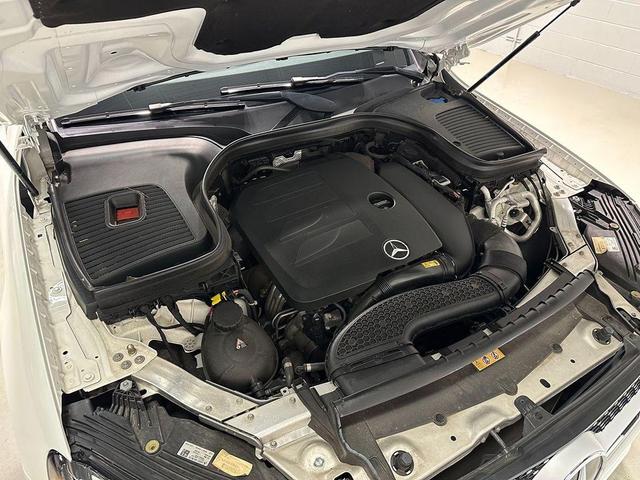 Photo of 2022 Polar White Mercedes-Benz GLC 300