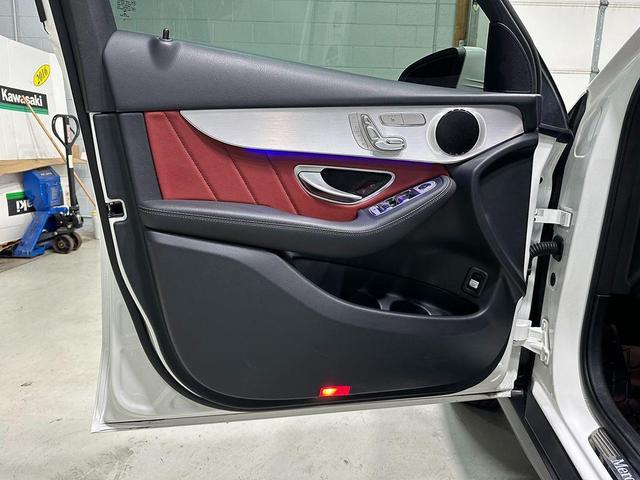 Photo of 2022 Polar White Mercedes-Benz GLC 300