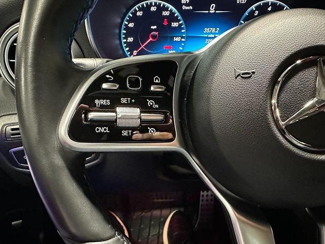 Photo of 2022 Polar White Mercedes-Benz GLC 300