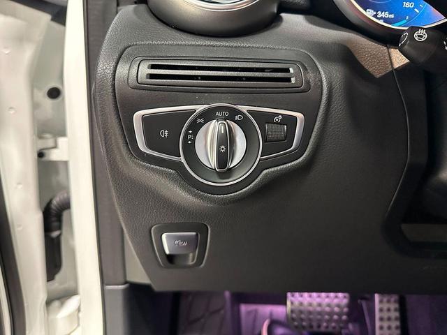 Photo of 2022 Polar White Mercedes-Benz GLC 300