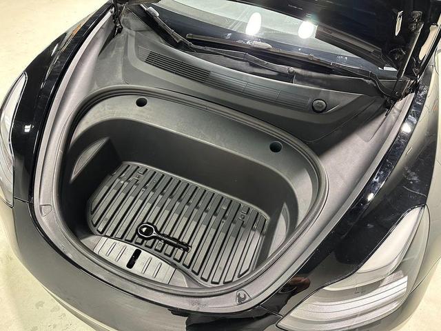 Photo of 2022 Solid Black Tesla Model 3