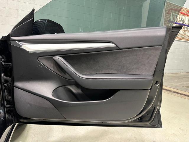 Photo of 2022 Solid Black Tesla Model 3