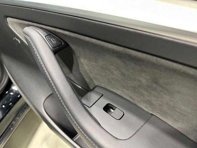 Photo of 2022 Solid Black Tesla Model 3