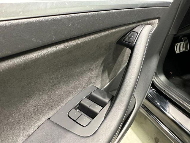 Photo of 2022 Solid Black Tesla Model 3