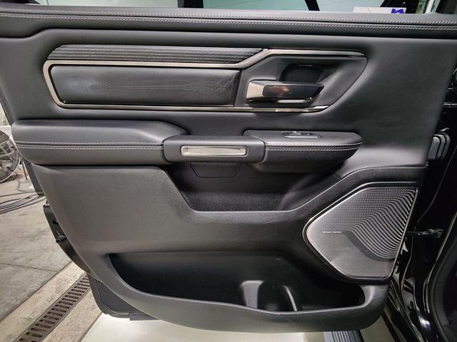 Photo of 2019 Diamond Black Crystal Pearlcoat RAM 1500