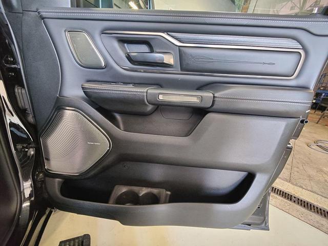 Photo of 2019 Diamond Black Crystal Pearlcoat RAM 1500