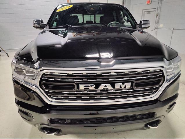 Photo of 2019 Diamond Black Crystal Pearlcoat RAM 1500