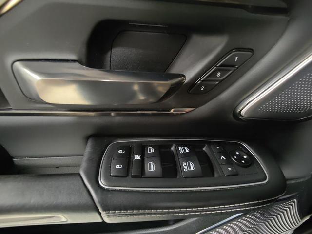 Photo of 2019 Diamond Black Crystal Pearlcoat RAM 1500