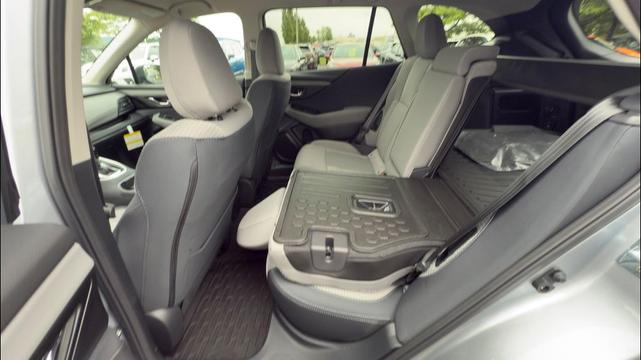 Photo of 2025 Ice Silver Subaru Outback