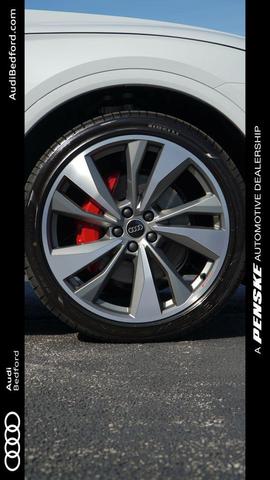 Photo of 2024 Glacier White Metallic Audi SQ5