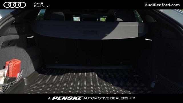 Photo of 2024 Glacier White Metallic Audi SQ5