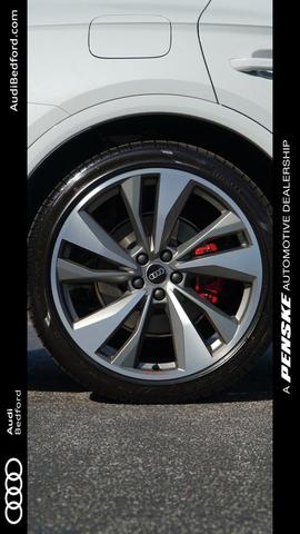 Photo of 2024 Glacier White Metallic Audi SQ5