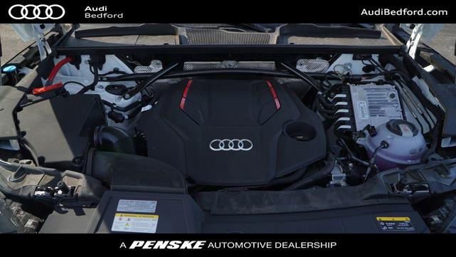 Photo of 2024 Glacier White Metallic Audi SQ5
