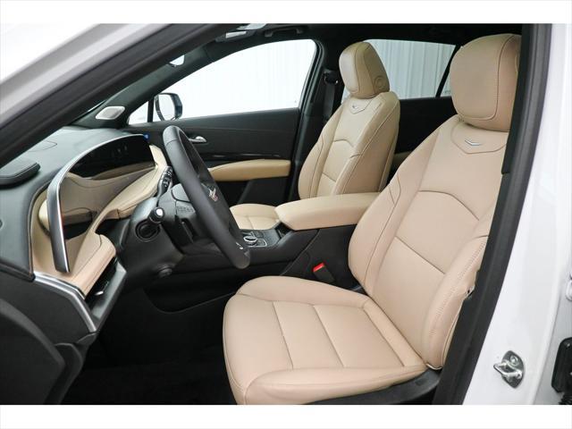 Photo of 2025 Crystal White Tricoat Cadillac XT4