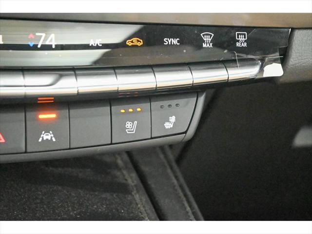 Photo of 2025 Crystal White Tricoat Cadillac XT4