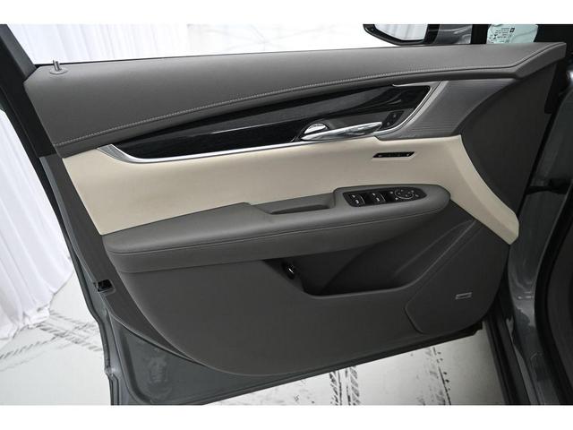 Photo of 2023 Argent Silver Metallic Cadillac XT6