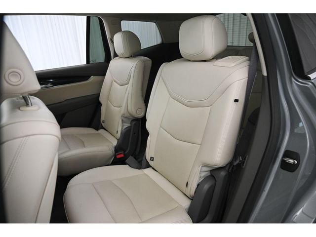 Photo of 2023 Argent Silver Metallic Cadillac XT6