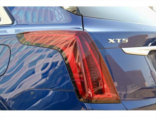 Photo of 2025 Opulent Blue Metallic Cadillac XT5