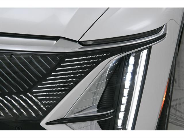Photo of 2025 Crystal White Tricoat Cadillac LYRIQ