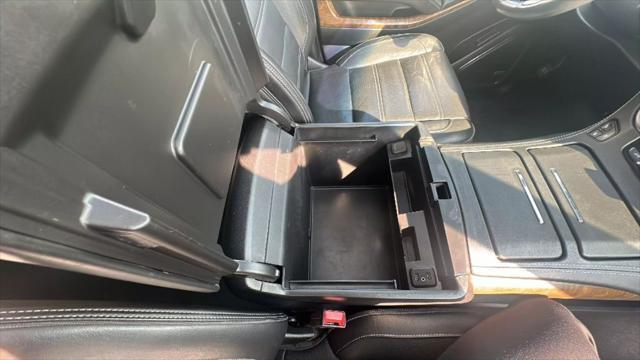 Photo of 2019 Beige GMC Yukon XL