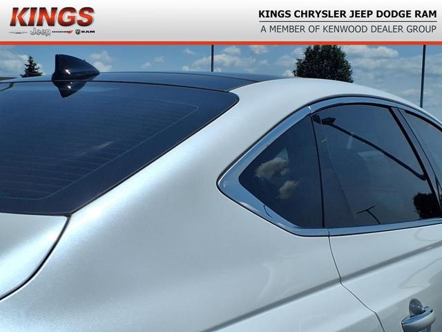 Photo of 2022 Uyuni White Genesis G80