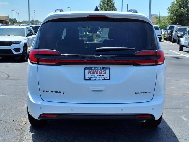 Photo of 2025 Bright White Clearcoat Chrysler Pacifica