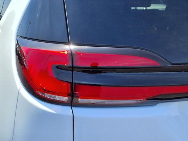 Photo of 2025 Bright White Clearcoat Chrysler Pacifica