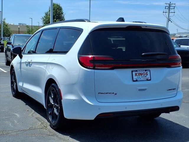 Photo of 2025 Bright White Clearcoat Chrysler Pacifica