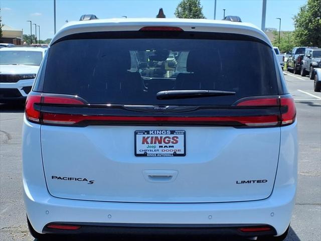 Photo of 2025 Bright White Clearcoat Chrysler Pacifica