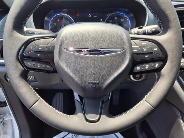 Photo of 2025 Bright White Clearcoat Chrysler Pacifica