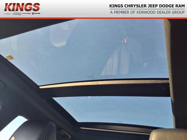 Photo of 2023 Silver Mist Clearcoat Chrysler 300