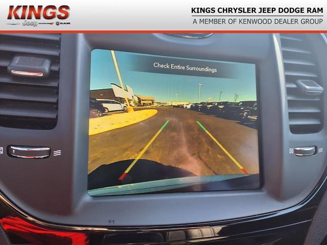 Photo of 2023 Silver Mist Clearcoat Chrysler 300