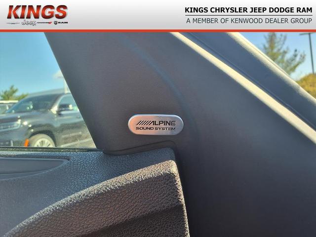Photo of 2023 Silver Mist Clearcoat Chrysler 300