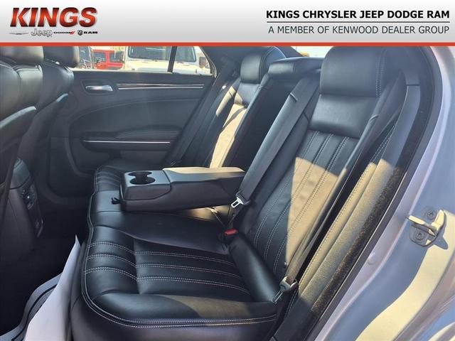 Photo of 2023 Silver Mist Clearcoat Chrysler 300