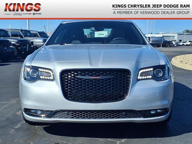 Photo of 2023 Silver Mist Clearcoat Chrysler 300