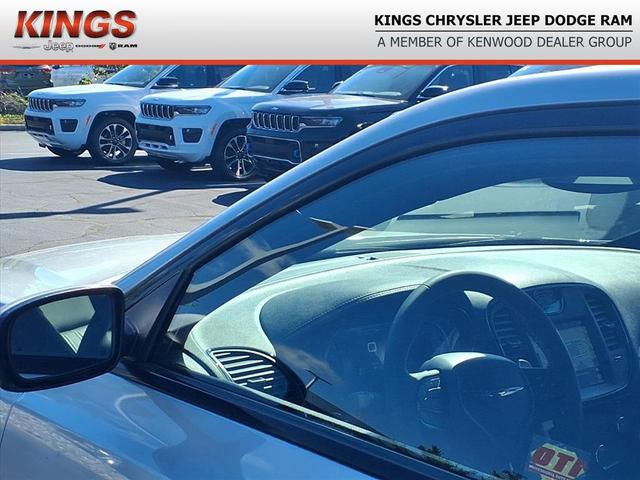 Photo of 2023 Silver Mist Clearcoat Chrysler 300