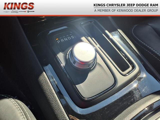Photo of 2023 Silver Mist Clearcoat Chrysler 300