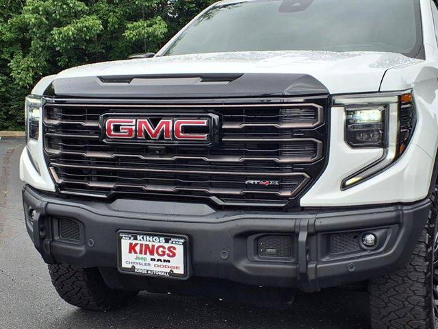 Photo of 2023 Summit White GMC Sierra 1500