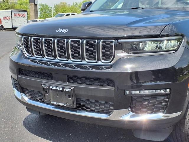 Photo of 2021 Diamond Black Crystal Pearlcoat Jeep Grand Cherokee L