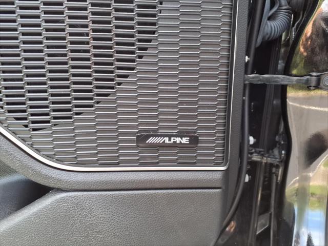 Photo of 2021 Diamond Black Crystal Pearlcoat Jeep Grand Cherokee L