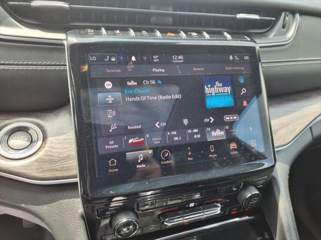 Photo of 2021 Diamond Black Crystal Pearlcoat Jeep Grand Cherokee L
